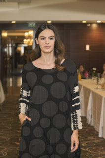 Experience unparalleled style and comfort with our Alembika Long Line Scoop Neckline Tunic Top. This eye-catching tunic in black with anthracite spot is the epitome of chic sophistication.