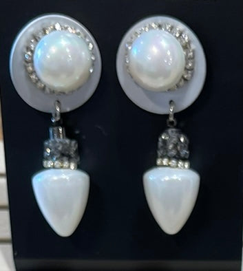 Enhance your elegance with our White & Silver Pearl Tone Drop Earrings with Diamonte! These exquisite earrings feature a stunning combination of white and silver pearls, adding a touch of sophistication to any outfit. The drop design adds a graceful flair, while the diamonte accents provide a subtle sparkle. Crafted for pierced ears, these earrings are the perfect accessory for any occasion. Elevate your style and make a statement with these captivating earrings. Shop now and shine bright!